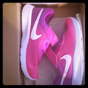 Nike Tanjun fade viola/pink new tennis shoes